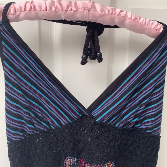 Adorable designer halter top - Picture 3 of 6